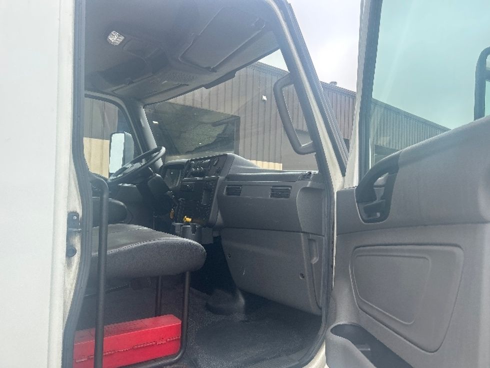 Medium Duty Box Truck-Light and Medium Duty Trucks-International-2021-MV607-Lansing-MI-290,505\n\t\tmiles-$ 30,500 - Image 19
