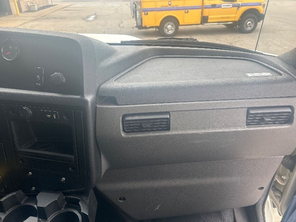 Medium Duty Box Truck-Light and Medium Duty Trucks-International-2021-MV607-Lansing-MI-290,505\n\t\tmiles-$ 30,500 - Image 20