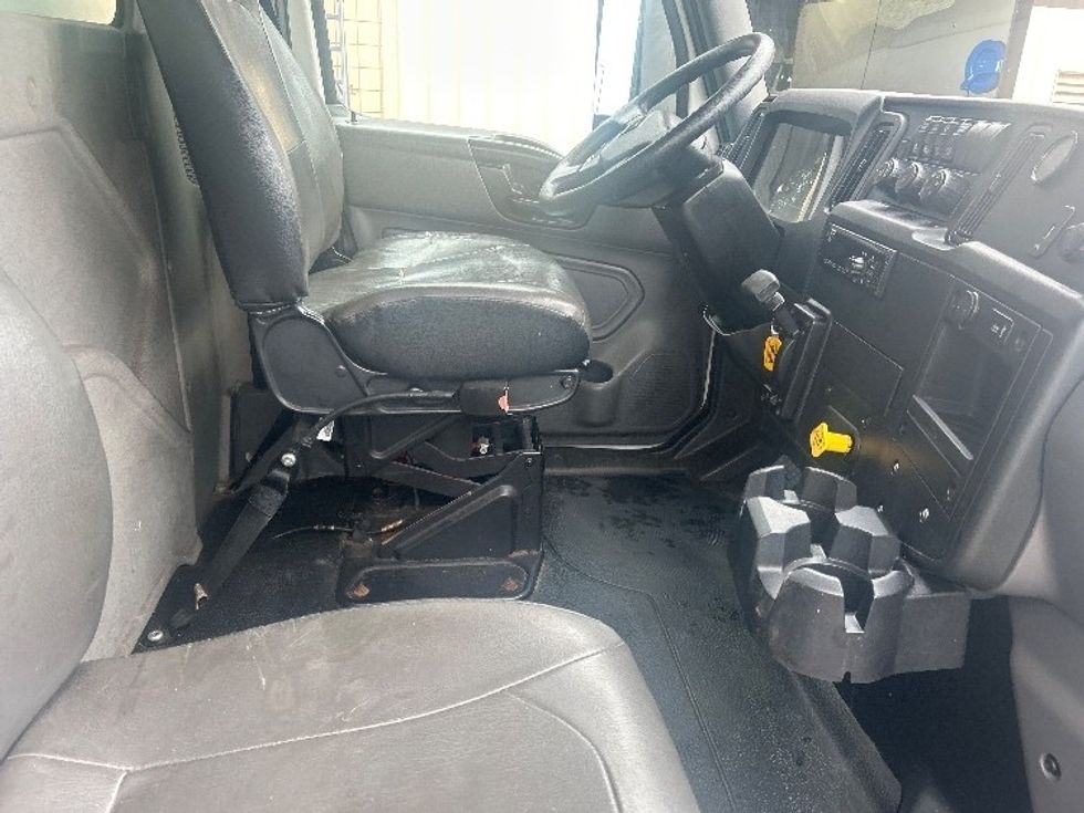 Medium Duty Box Truck-Light and Medium Duty Trucks-International-2021-MV607-Lansing-MI-290,505\n\t\tmiles-$ 30,500 - Image 21