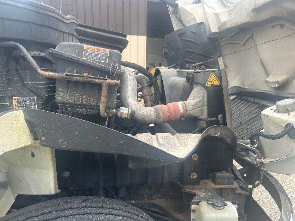 Medium Duty Box Truck-Light and Medium Duty Trucks-International-2021-MV607-Lansing-MI-290,505\n\t\tmiles-$ 30,500 - Image 22