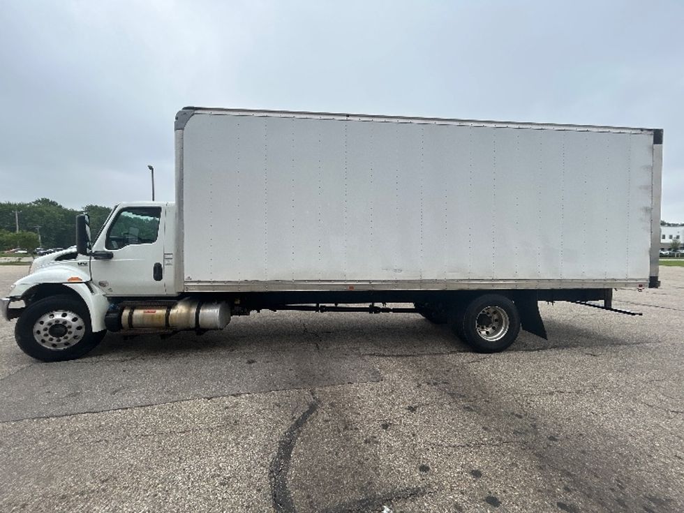 Medium Duty Box Truck-Light and Medium Duty Trucks-International-2021-MV607-Lansing-MI-290,505\n\t\tmiles-$ 30,500 - Image 4