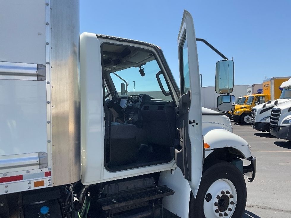 Medium Duty Box Truck-Light and Medium Duty Trucks-International-2021-MV607-Las Vegas-NV-212,528\n\t\tmiles-$ 48,250 - Image 20