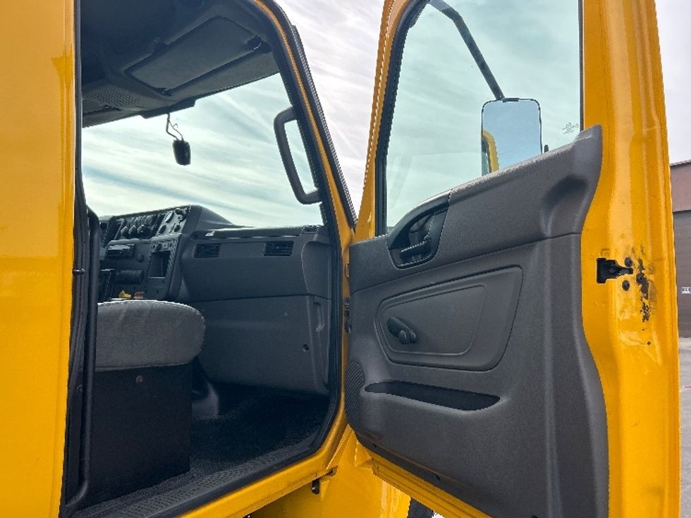 Medium Duty Box Truck-Light and Medium Duty Trucks-International-2021-MV607-Las Vegas-NV-217,411\n\t\tmiles-$ 36,250 - Image 20