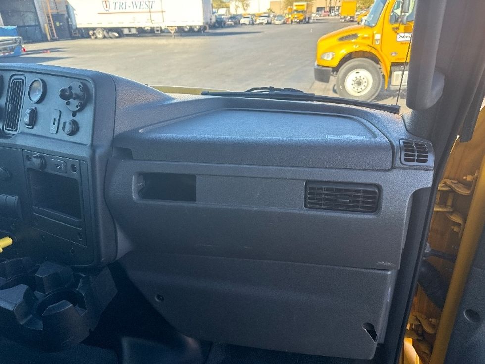 Medium Duty Box Truck-Light and Medium Duty Trucks-International-2021-MV607-Las Vegas-NV-220,742\n\t\tmiles-$ 39,250 - Image 20