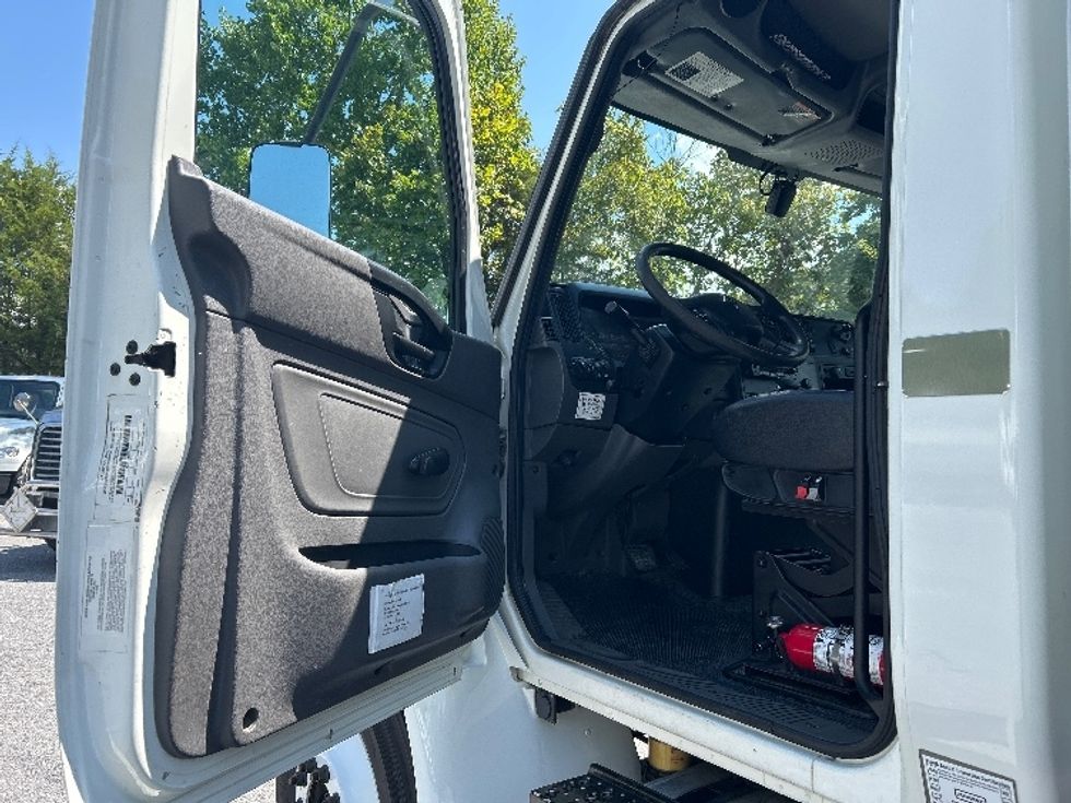 Medium Duty Box Truck-Light and Medium Duty Trucks-International-2021-MV607-Las Vegas-NV-281,852\n\t\tmiles-$ 35,750 - Image 16