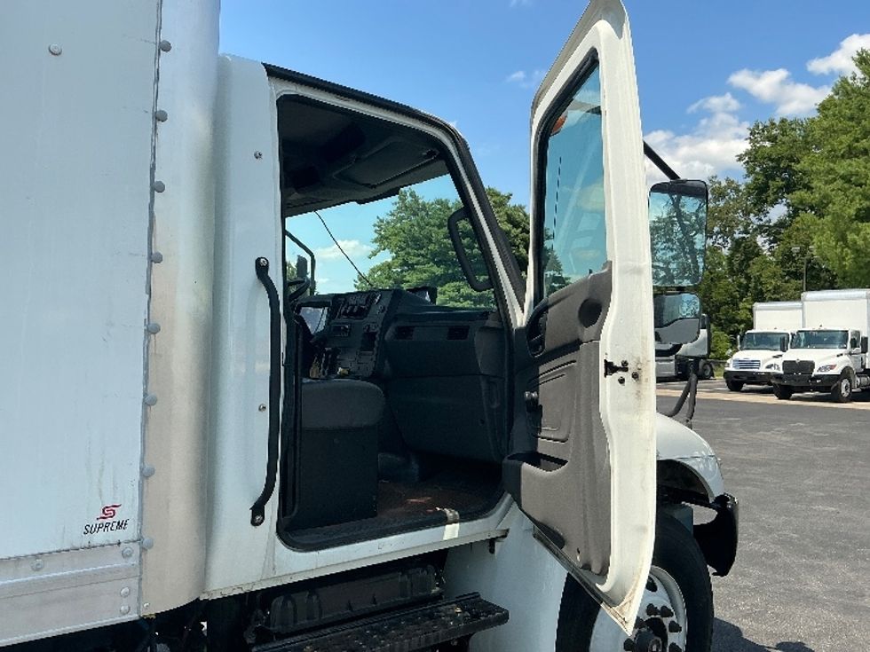 Medium Duty Box Truck-Light and Medium Duty Trucks-International-2021-MV607-Lexington-KY-16,880\n\t\tmiles-$ 60,000 - Image 19