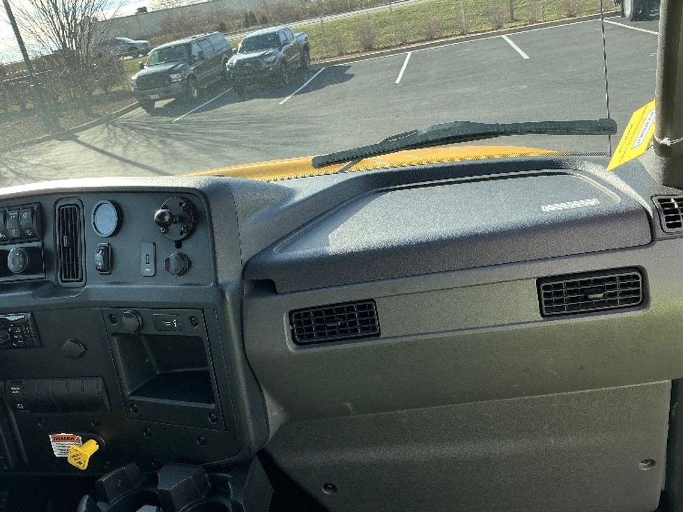 Medium Duty Box Truck-Light and Medium Duty Trucks-International-2021-MV607-Lexington-KY-216,929\n\t\tmiles-$ 39,750 - Image 21