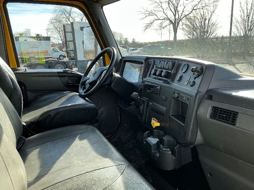 Medium Duty Box Truck-Light and Medium Duty Trucks-International-2021-MV607-Lexington-KY-216,929\n\t\tmiles-$ 39,750 - Image 22