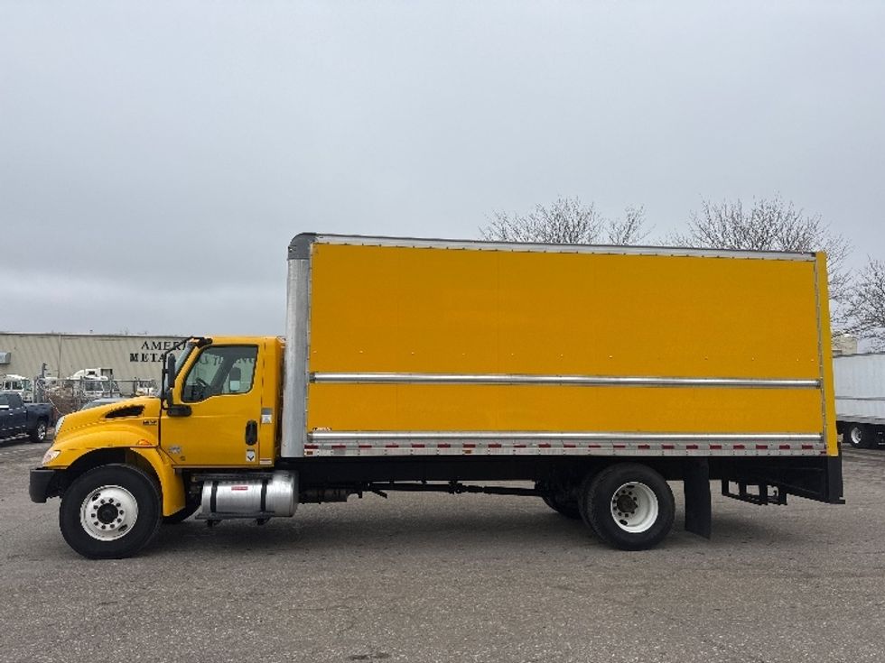 Medium Duty Box Truck-Light and Medium Duty Trucks-International-2021-MV607-Lincoln-NE-161,976\n\t\tmiles-$ 41,500 - Image 4