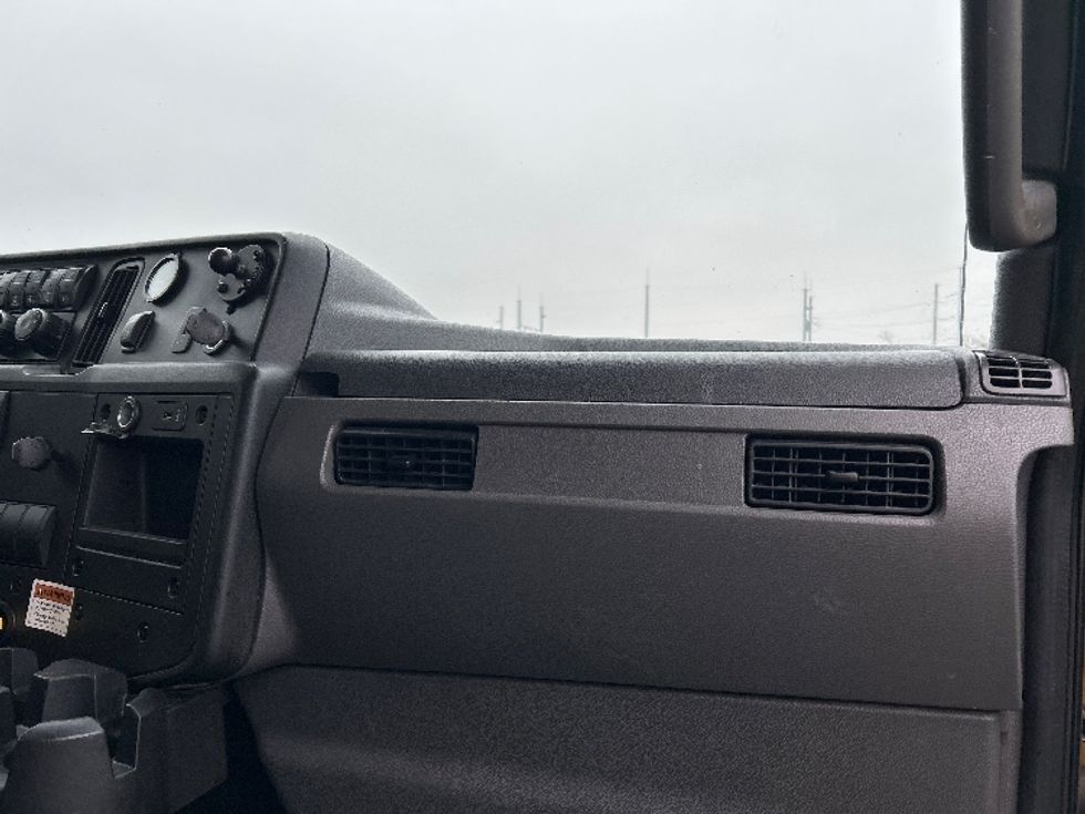 Medium Duty Box Truck-Light and Medium Duty Trucks-International-2021-MV607-Lincoln-NE-213,982\n\t\tmiles-$ 40,250 - Image 21