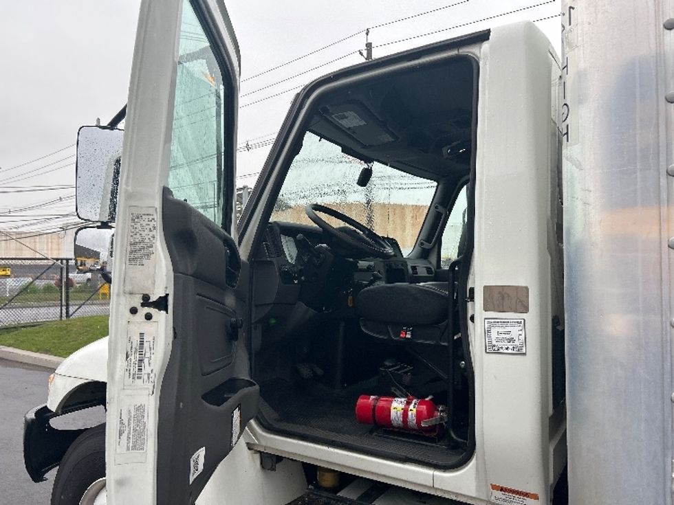 Medium Duty Box Truck-Light and Medium Duty Trucks-International-2021-MV607-Linden-NJ-137,240\n\t\tmiles-$ 58,000 - Image 16