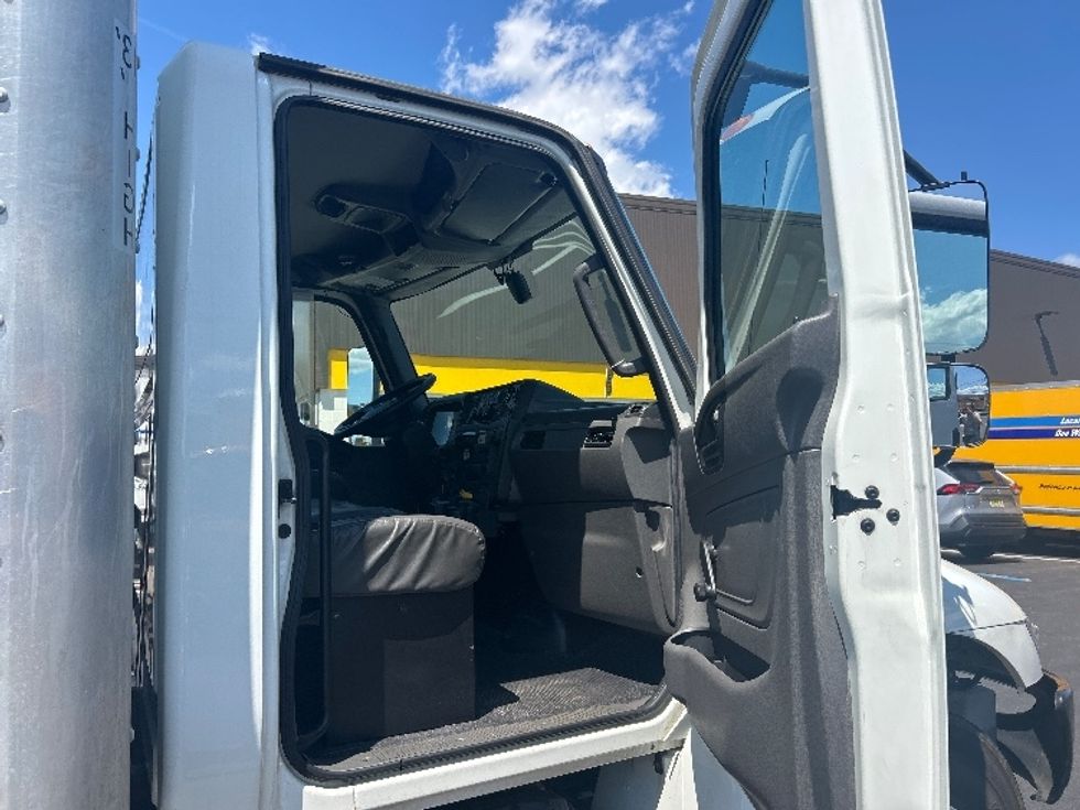 Medium Duty Box Truck-Light and Medium Duty Trucks-International-2021-MV607-Linden-NJ-210,635\n\t\tmiles-$ 50,750 - Image 20