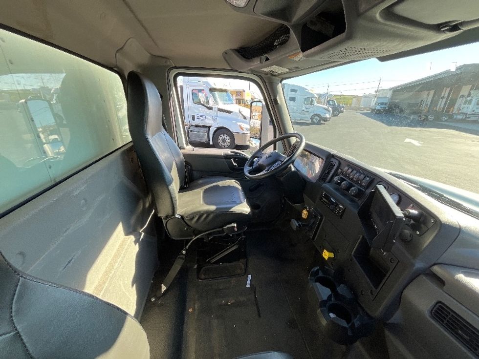 Medium Duty Box Truck-Light and Medium Duty Trucks-International-2021-MV607-Linden-NJ-72,000\n\t\tmiles-$ 66,000 - Image 22