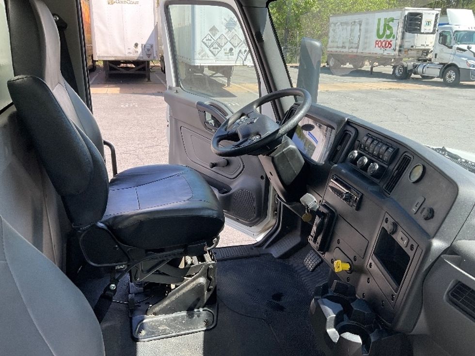 Medium Duty Box Truck-Light and Medium Duty Trucks-International-2021-MV607-Little Rock-AR-126,922\n\t\tmiles-$ 65,250 - Image 22