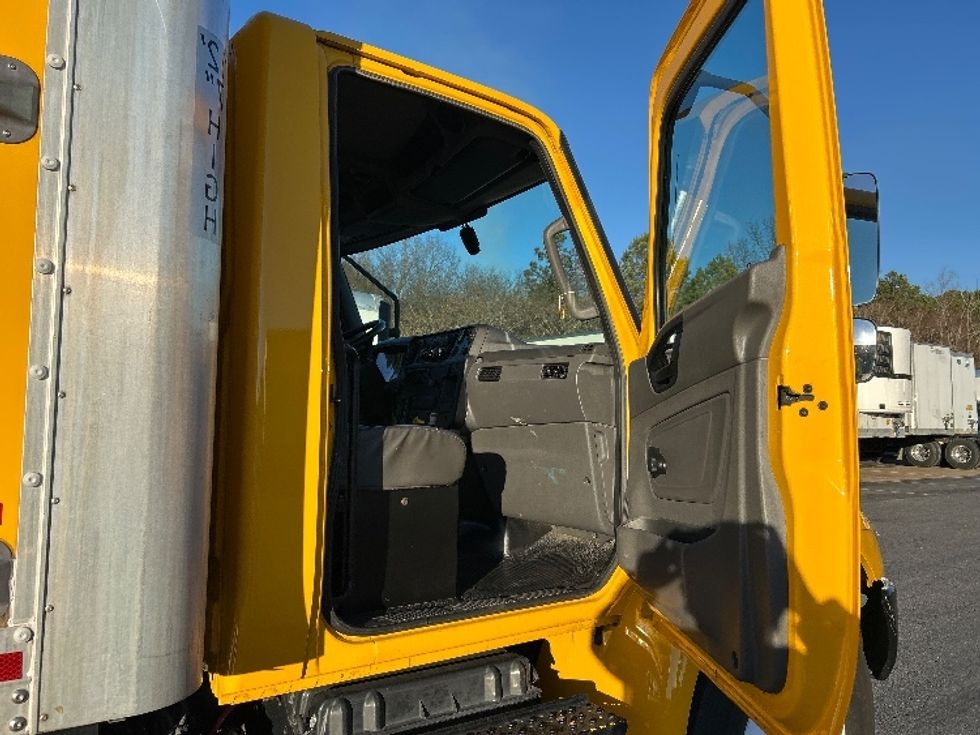 Medium Duty Box Truck-Light and Medium Duty Trucks-International-2021-MV607-Little Rock-AR-187,470\n\t\tmiles-$ 44,000 - Image 20