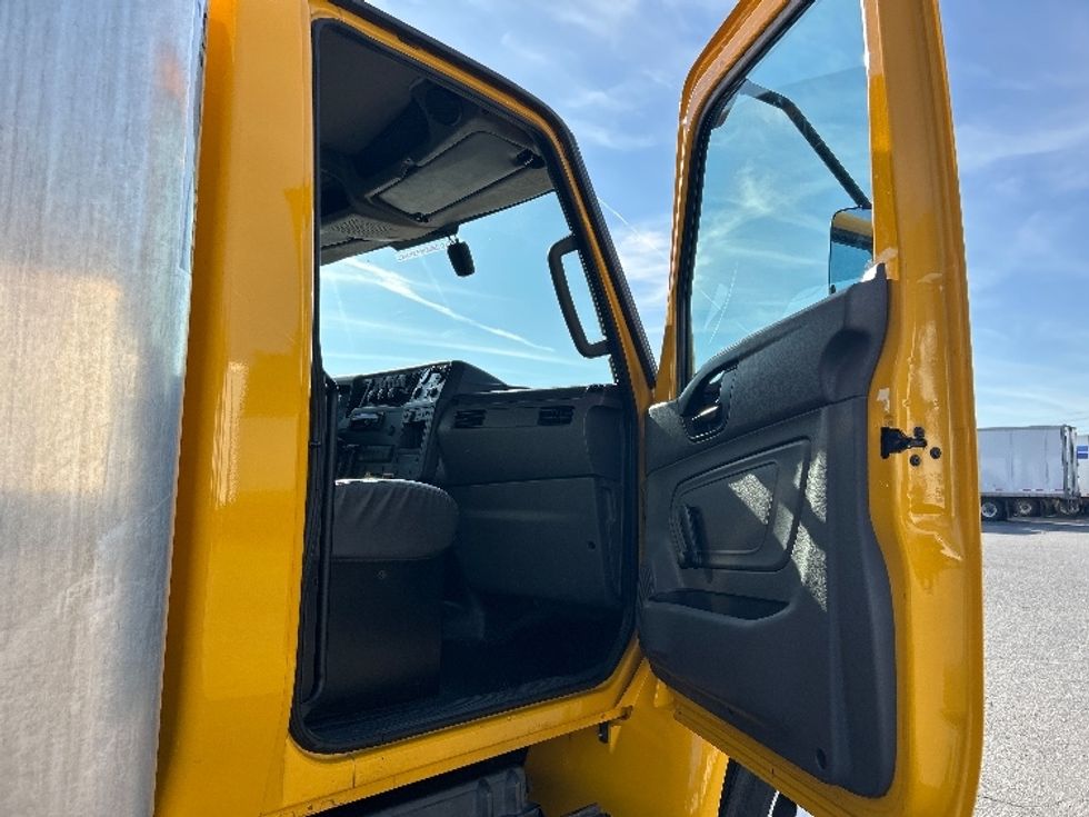 Medium Duty Box Truck-Light and Medium Duty Trucks-International-2021-MV607-Little Rock-AR-195,516\n\t\tmiles-$ 43,000 - Image 19