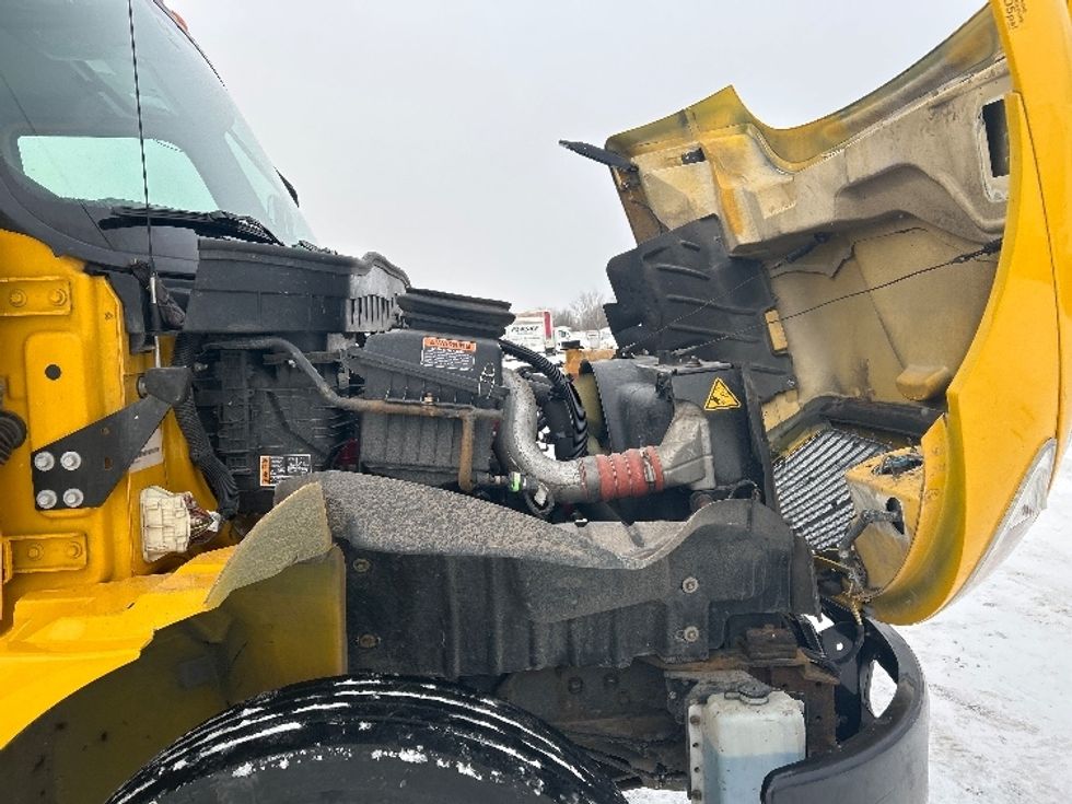 Medium Duty Box Truck-Light and Medium Duty Trucks-International-2021-MV607-Liverpool-NY-226,909\n\t\tmiles-$ 34,250 - Image 23