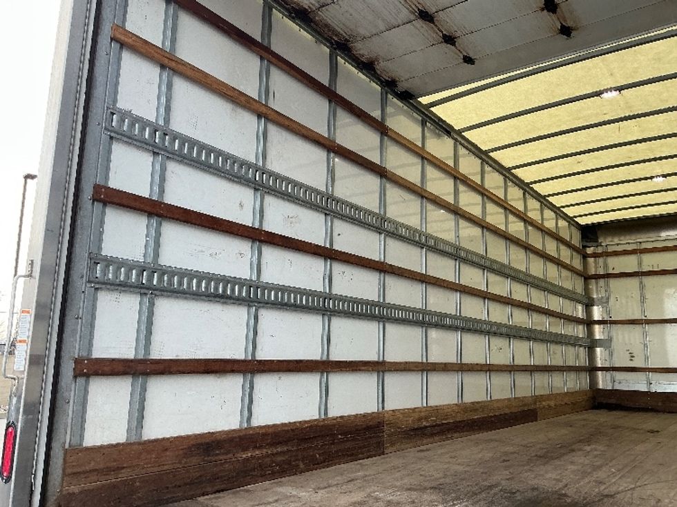 Medium Duty Box Truck-Light and Medium Duty Trucks-International-2021-MV607-London-ON-360,970\n\t\tkm-$ 60,750 - Image 11