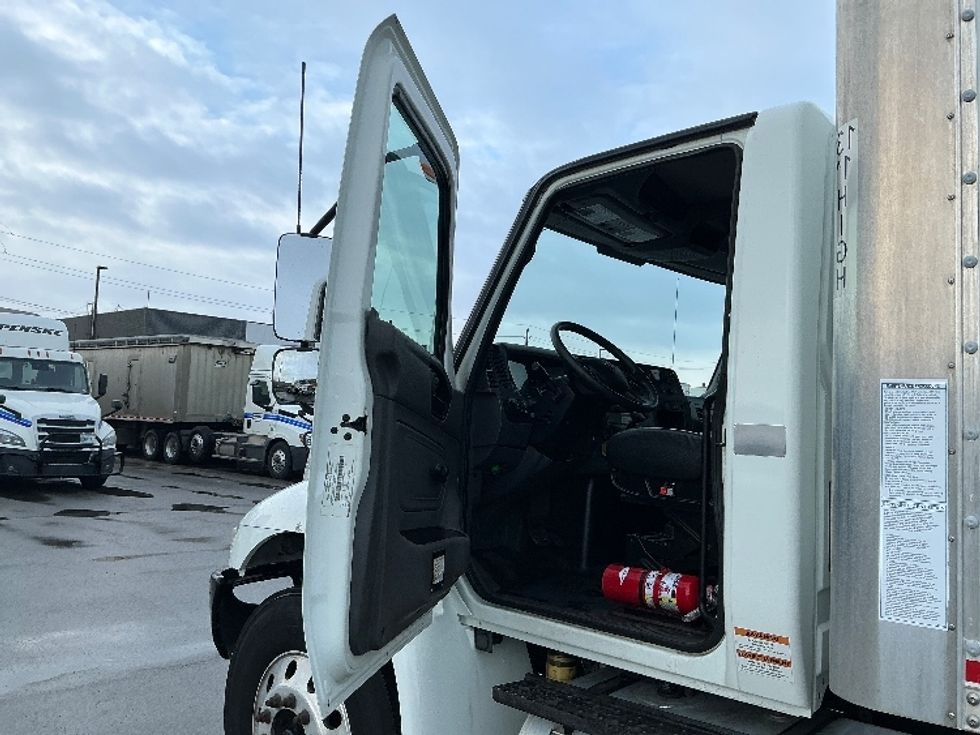 Medium Duty Box Truck-Light and Medium Duty Trucks-International-2021-MV607-London-ON-360,970\n\t\tkm-$ 60,750 - Image 16