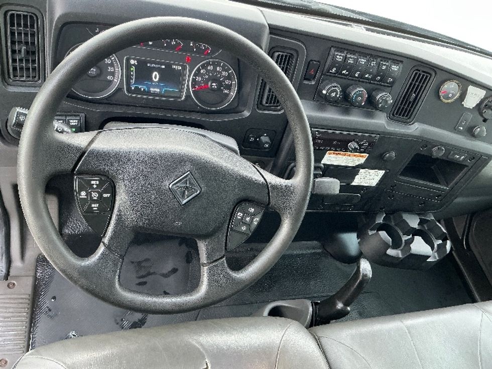 Medium Duty Box Truck-Light and Medium Duty Trucks-International-2021-MV607-London-ON-360,970\n\t\tkm-$ 60,750 - Image 17