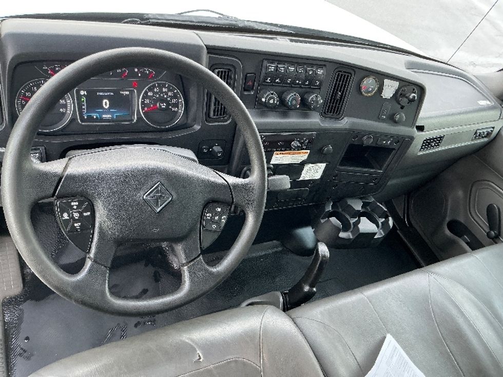 Medium Duty Box Truck-Light and Medium Duty Trucks-International-2021-MV607-London-ON-360,970\n\t\tkm-$ 60,750 - Image 18