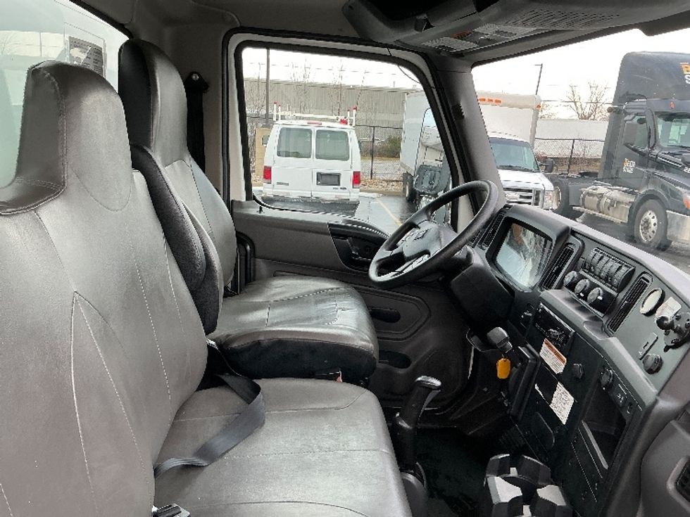 Medium Duty Box Truck-Light and Medium Duty Trucks-International-2021-MV607-London-ON-360,970\n\t\tkm-$ 60,750 - Image 22