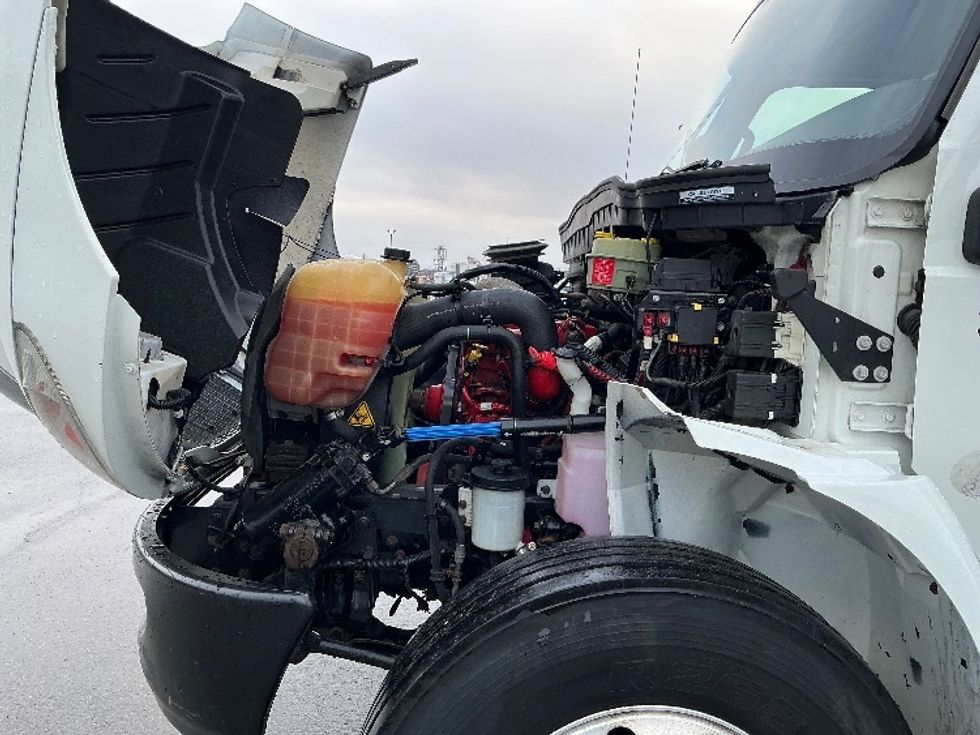 Medium Duty Box Truck-Light and Medium Duty Trucks-International-2021-MV607-London-ON-360,970\n\t\tkm-$ 60,750 - Image 23