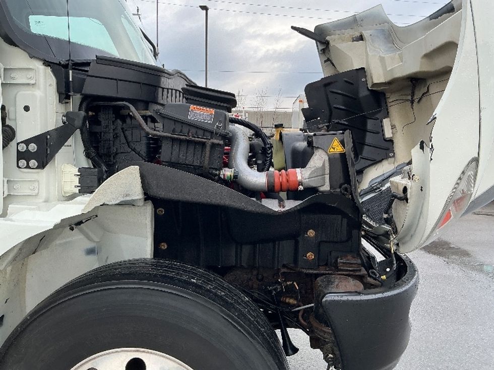 Medium Duty Box Truck-Light and Medium Duty Trucks-International-2021-MV607-London-ON-360,970\n\t\tkm-$ 60,750 - Image 24