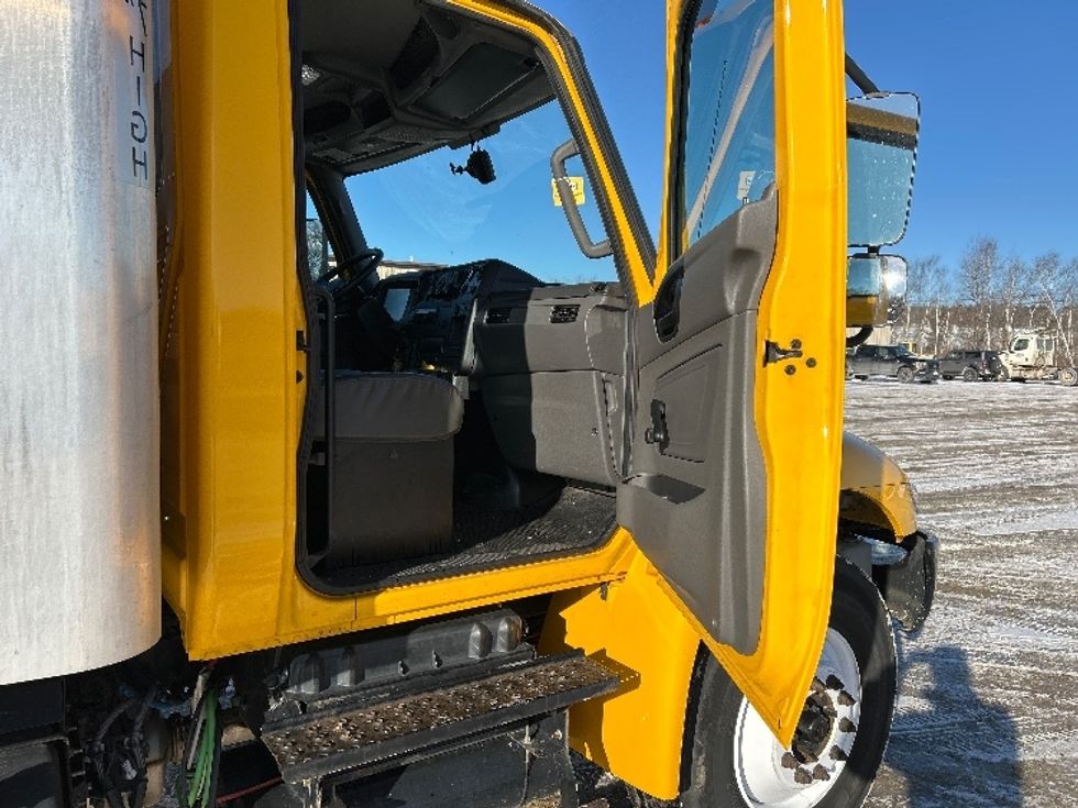 Medium Duty Box Truck-Light and Medium Duty Trucks-International-2021-MV607-Londonderry-NH-145,805\n\t\tmiles-$ 38,750 - Image 19