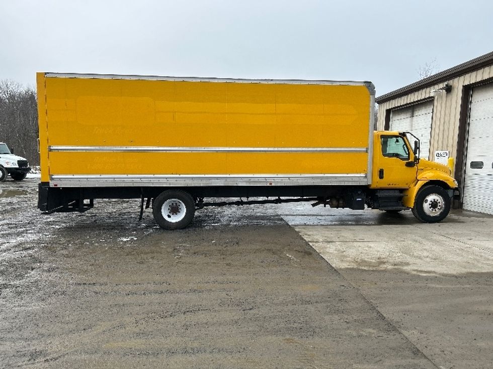 Medium Duty Box Truck-Light and Medium Duty Trucks-International-2021-MV607-Londonderry-NH-172,100\n\t\tmiles-$ 40,250 - Image 14