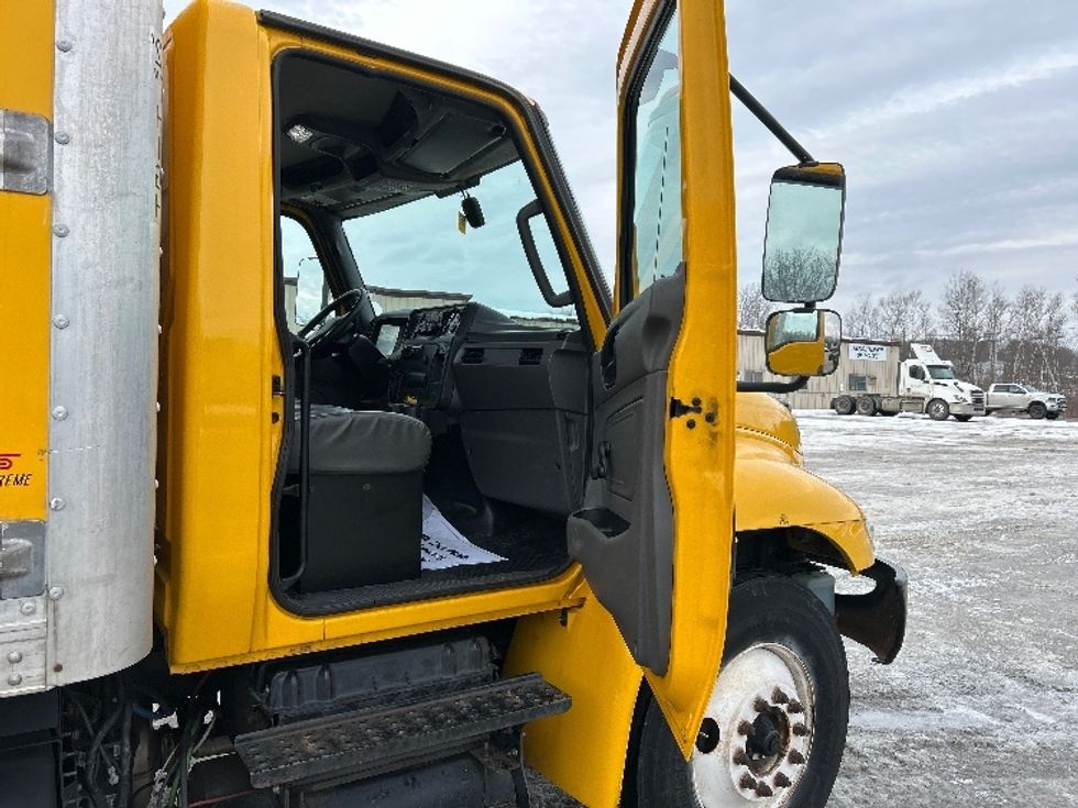 Medium Duty Box Truck-Light and Medium Duty Trucks-International-2021-MV607-Londonderry-NH-172,100\n\t\tmiles-$ 40,250 - Image 19