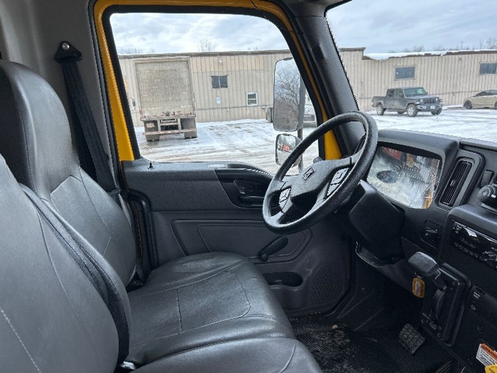 Medium Duty Box Truck-Light and Medium Duty Trucks-International-2021-MV607-Londonderry-NH-172,100\n\t\tmiles-$ 40,250 - Image 21