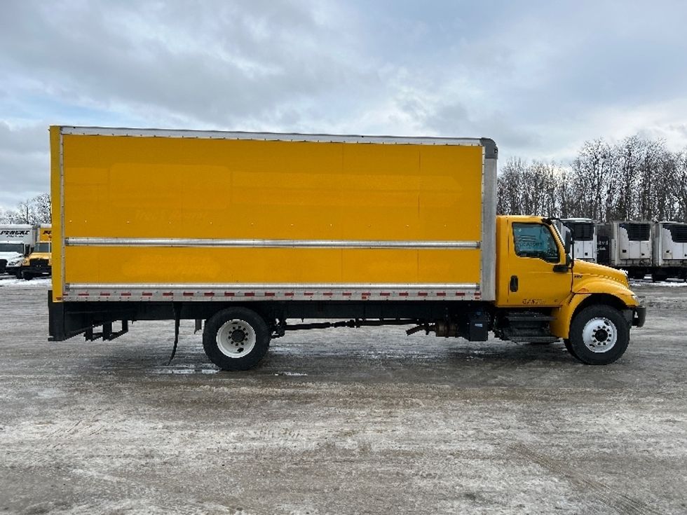Medium Duty Box Truck-Light and Medium Duty Trucks-International-2021-MV607-Londonderry-NH-172,412\n\t\tmiles-$ 34,750 - Image 14
