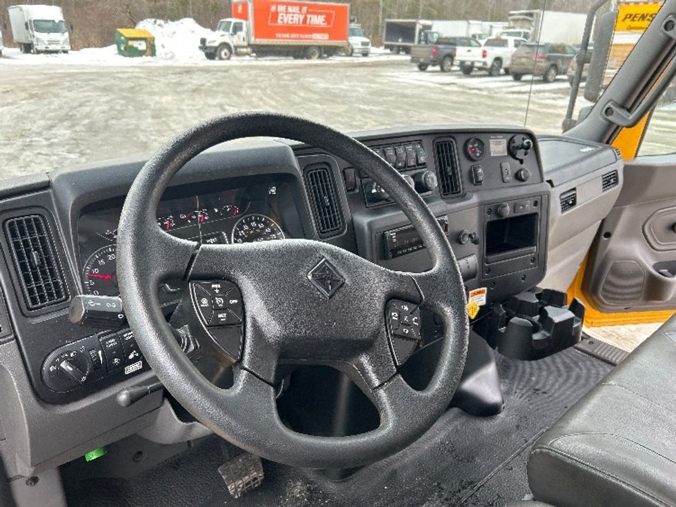 Medium Duty Box Truck-Light and Medium Duty Trucks-International-2021-MV607-Londonderry-NH-172,412\n\t\tmiles-$ 34,750 - Image 16