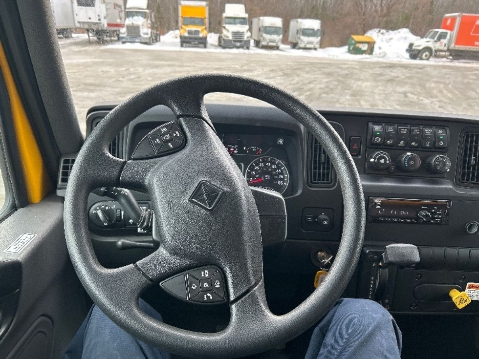 Medium Duty Box Truck-Light and Medium Duty Trucks-International-2021-MV607-Londonderry-NH-172,412\n\t\tmiles-$ 34,750 - Image 17