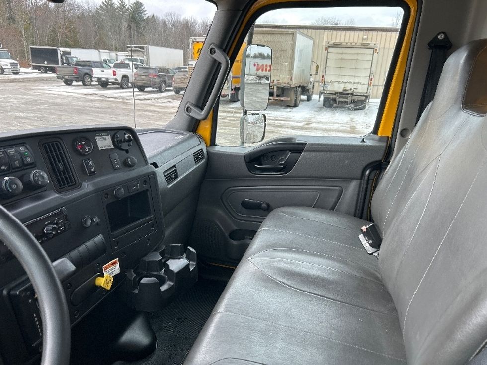 Medium Duty Box Truck-Light and Medium Duty Trucks-International-2021-MV607-Londonderry-NH-172,412\n\t\tmiles-$ 34,750 - Image 18