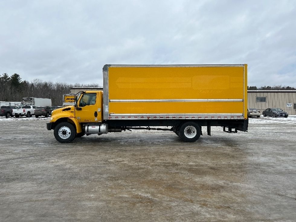 Medium Duty Box Truck-Light and Medium Duty Trucks-International-2021-MV607-Londonderry-NH-172,412\n\t\tmiles-$ 34,750 - Image 4