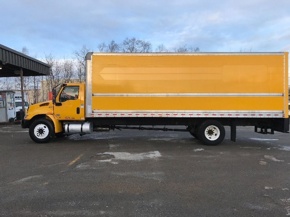 Medium Duty Box Truck-Light and Medium Duty Trucks-International-2021-MV607-Londonderry-NH-175,696\n\t\tmiles-$ 40,750 - Image 4