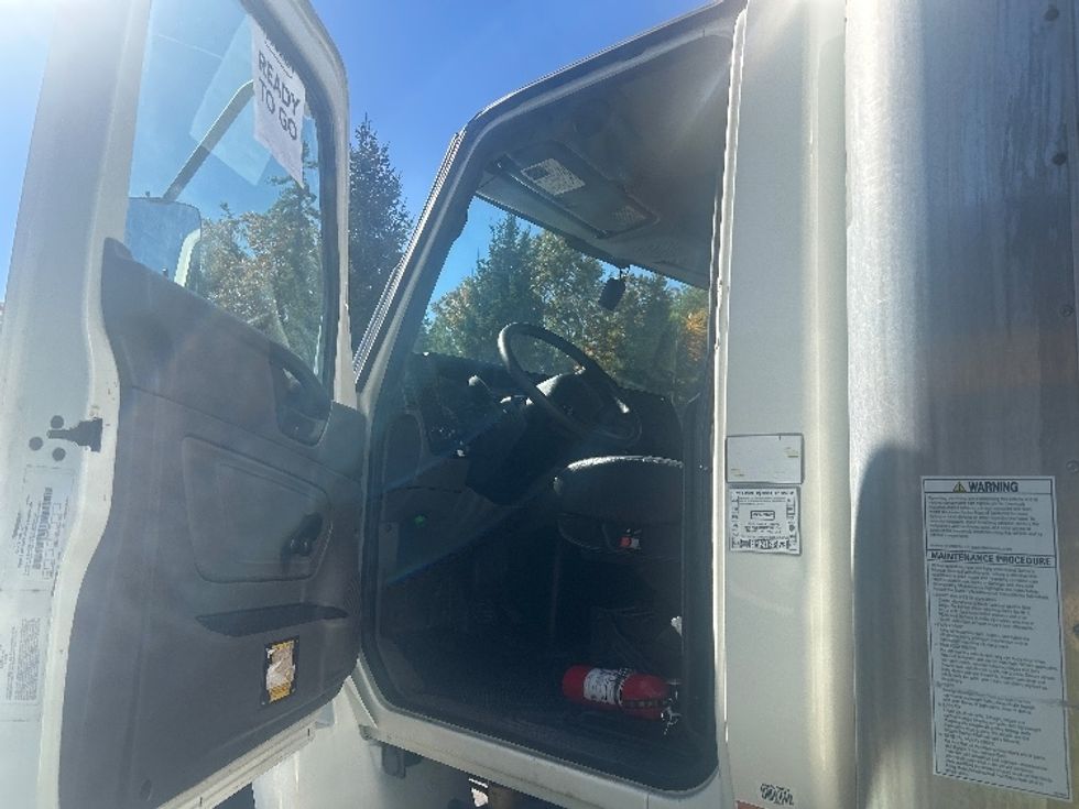 Medium Duty Box Truck-Light and Medium Duty Trucks-International-2021-MV607-Londonderry-NH-209,736\n\t\tmiles-$ 43,000 - Image 16