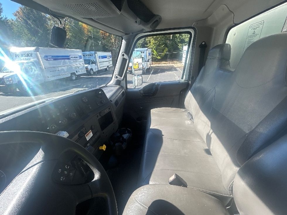 Medium Duty Box Truck-Light and Medium Duty Trucks-International-2021-MV607-Londonderry-NH-209,736\n\t\tmiles-$ 43,000 - Image 19