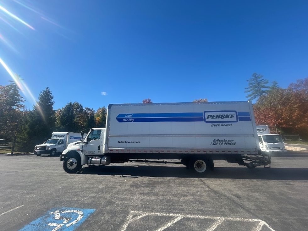 Medium Duty Box Truck-Light and Medium Duty Trucks-International-2021-MV607-Londonderry-NH-209,736\n\t\tmiles-$ 43,000 - Image 4