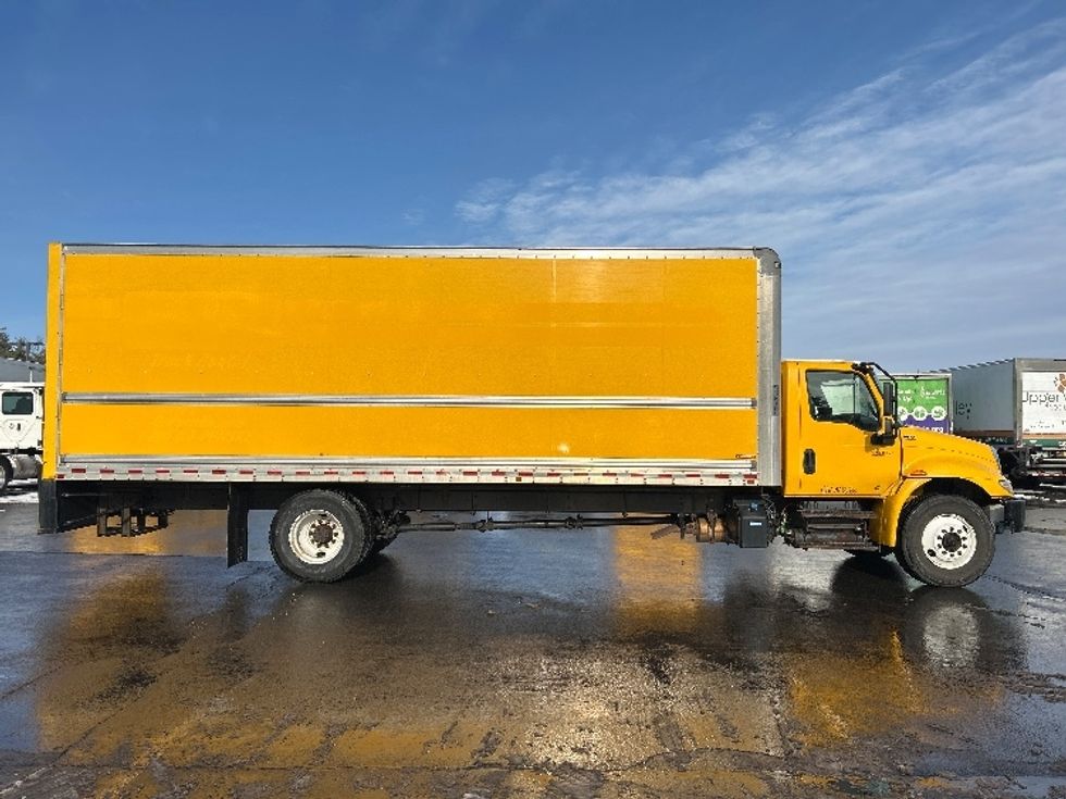 Medium Duty Box Truck-Light and Medium Duty Trucks-International-2021-MV607-Londonderry-NH-210,895\n\t\tmiles-$ 36,250 - Image 15