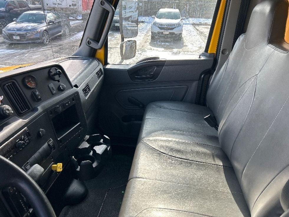 Medium Duty Box Truck-Light and Medium Duty Trucks-International-2021-MV607-Londonderry-NH-210,895\n\t\tmiles-$ 36,250 - Image 19