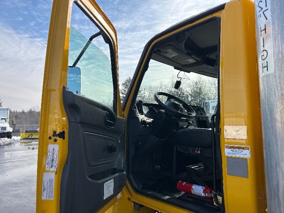 Medium Duty Box Truck-Light and Medium Duty Trucks-International-2021-MV607-Londonderry-NH-210,895\n\t\tmiles-$ 36,250 - Image 16
