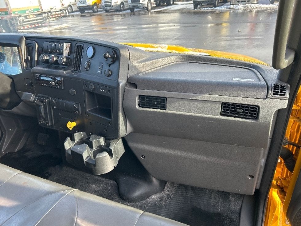 Medium Duty Box Truck-Light and Medium Duty Trucks-International-2021-MV607-Londonderry-NH-210,895\n\t\tmiles-$ 36,250 - Image 21