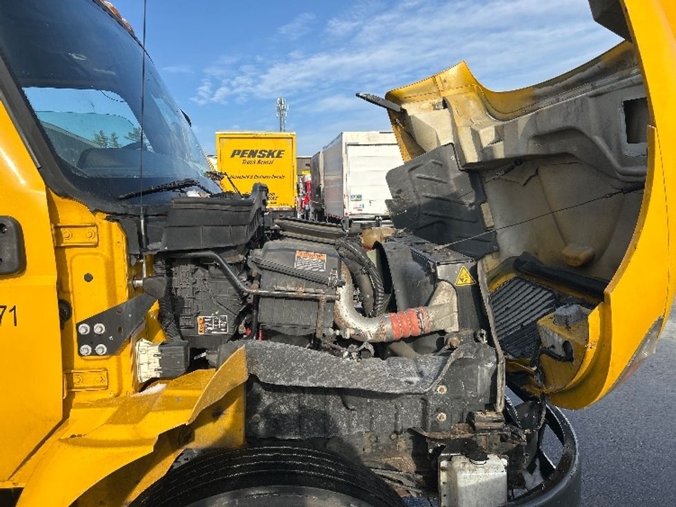 Medium Duty Box Truck-Light and Medium Duty Trucks-International-2021-MV607-Londonderry-NH-210,895\n\t\tmiles-$ 36,250 - Image 23