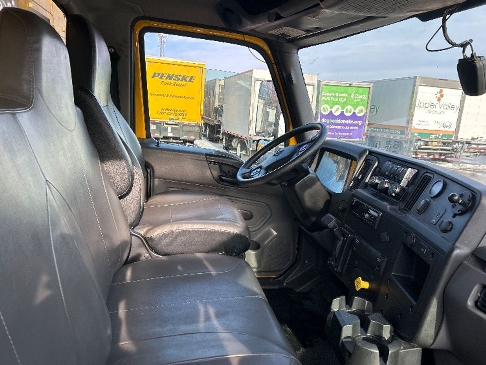 Medium Duty Box Truck-Light and Medium Duty Trucks-International-2021-MV607-Londonderry-NH-210,895\n\t\tmiles-$ 36,250 - Image 22