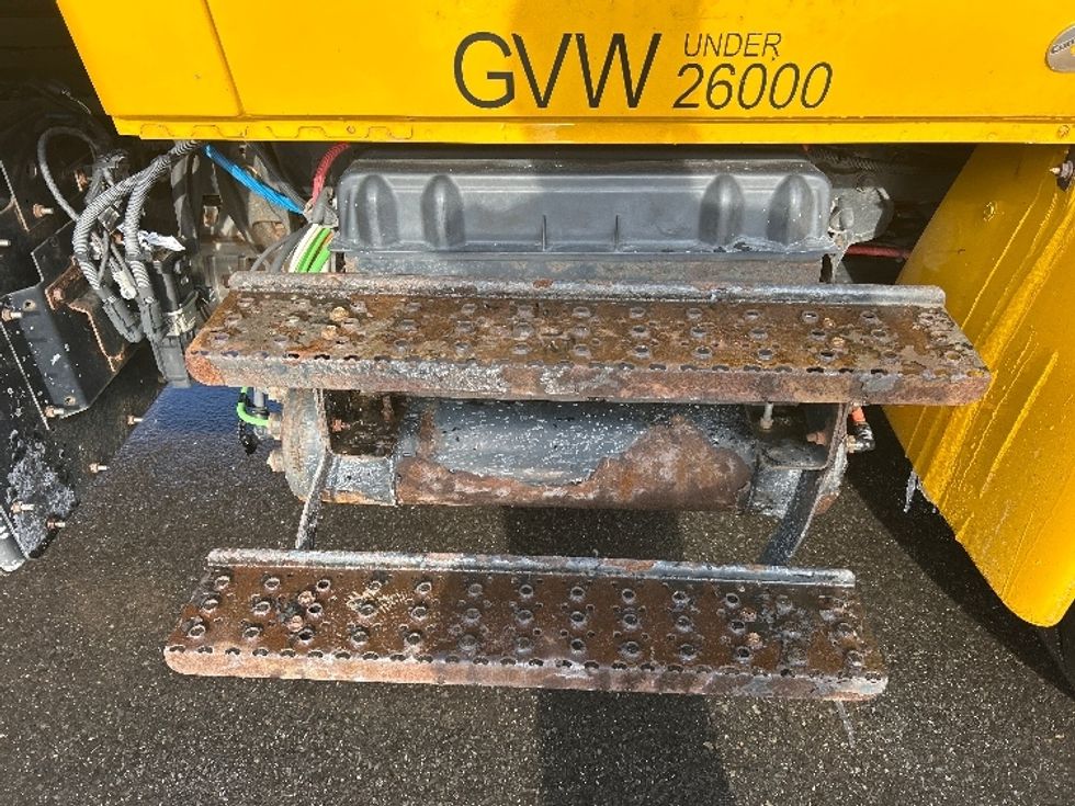 Medium Duty Box Truck-Light and Medium Duty Trucks-International-2021-MV607-Londonderry-NH-210,895\n\t\tmiles-$ 36,250 - Image 25