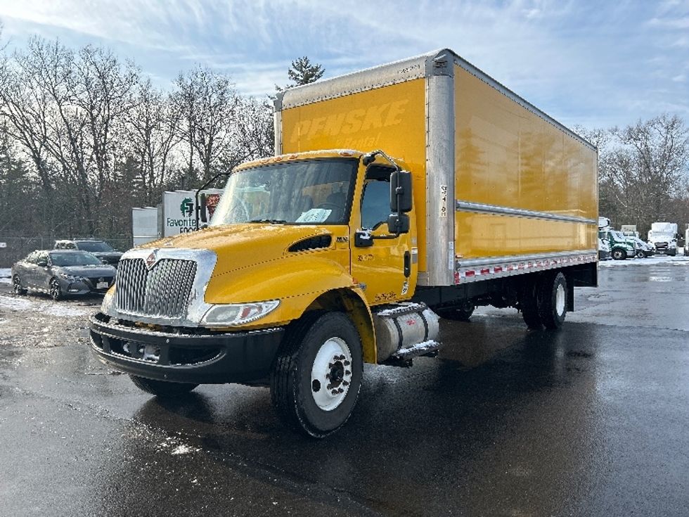 Medium Duty Box Truck-Light and Medium Duty Trucks-International-2021-MV607-Londonderry-NH-210,895\n\t\tmiles-$ 36,250 - Image 3