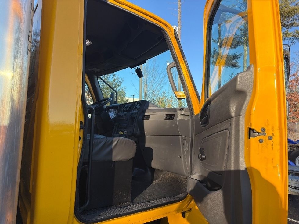 Medium Duty Box Truck-Light and Medium Duty Trucks-International-2021-MV607-Londonderry-NH-223,378\n\t\tmiles-$ 32,000 - Image 20